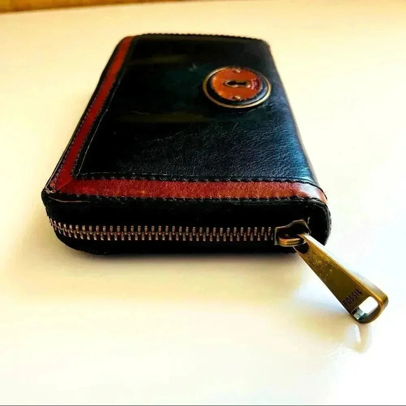 Fossil RFID Large Leather Zip Around Key Per Wallet - Picture 4 of 10